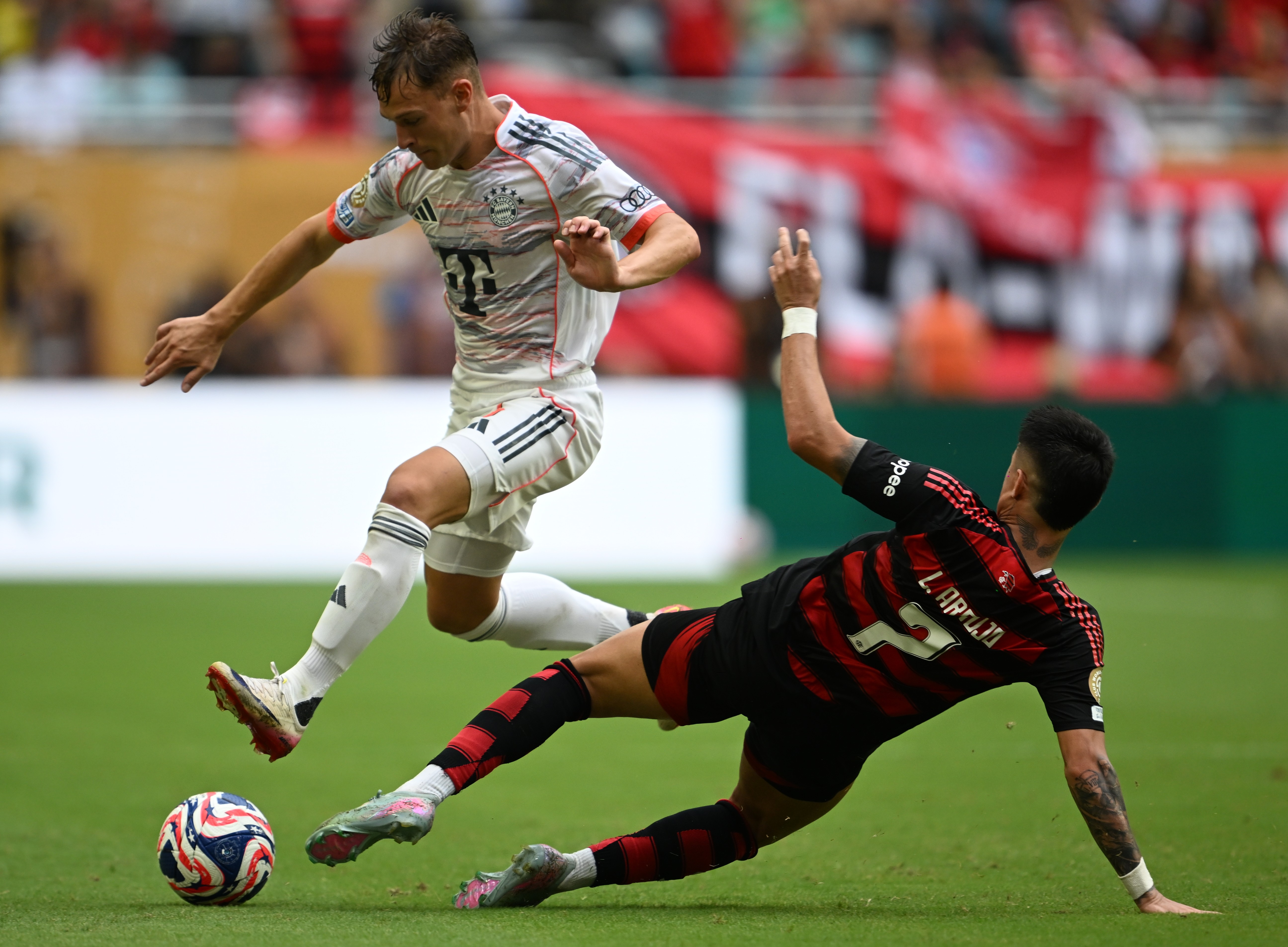 关于快讯:拜仁慕尼黑抵达美国备战世俱杯的信息 关于快讯:拜仁慕尼黑抵达美国备战世俱杯的信息