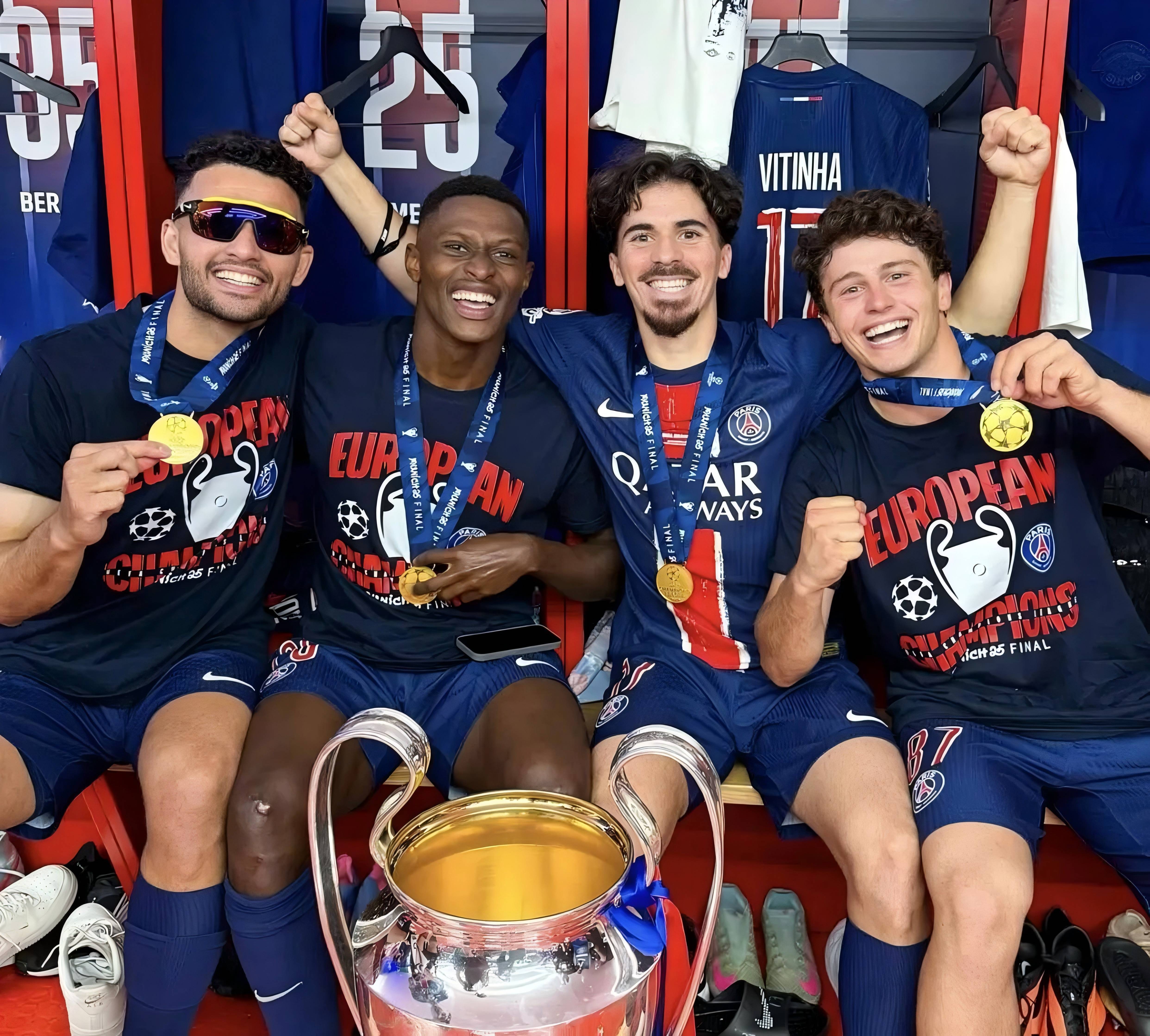 关于快讯:拜仁慕尼黑抵达美国备战世俱杯的信息 关于快讯:拜仁慕尼黑抵达美国备战世俱杯的信息