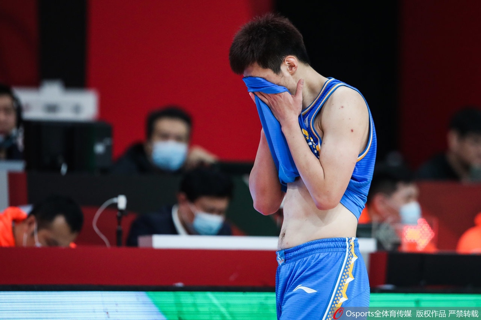 湖北男篮输球，球员气氛低迷