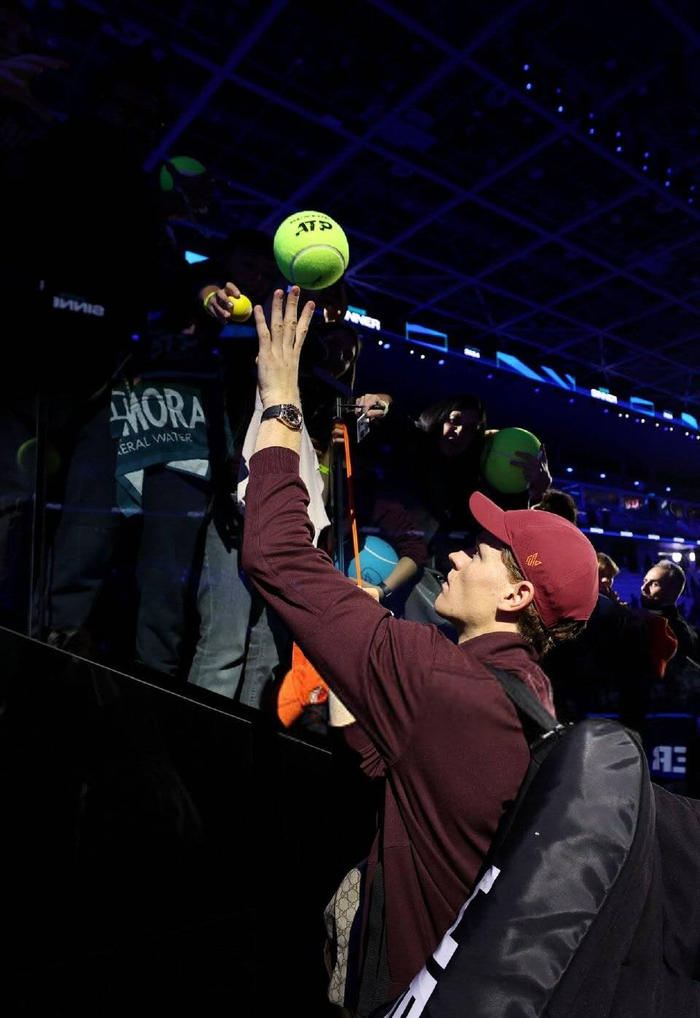 包含戴维斯杯险胜年终总决赛，纳达尔带队取胜的词条