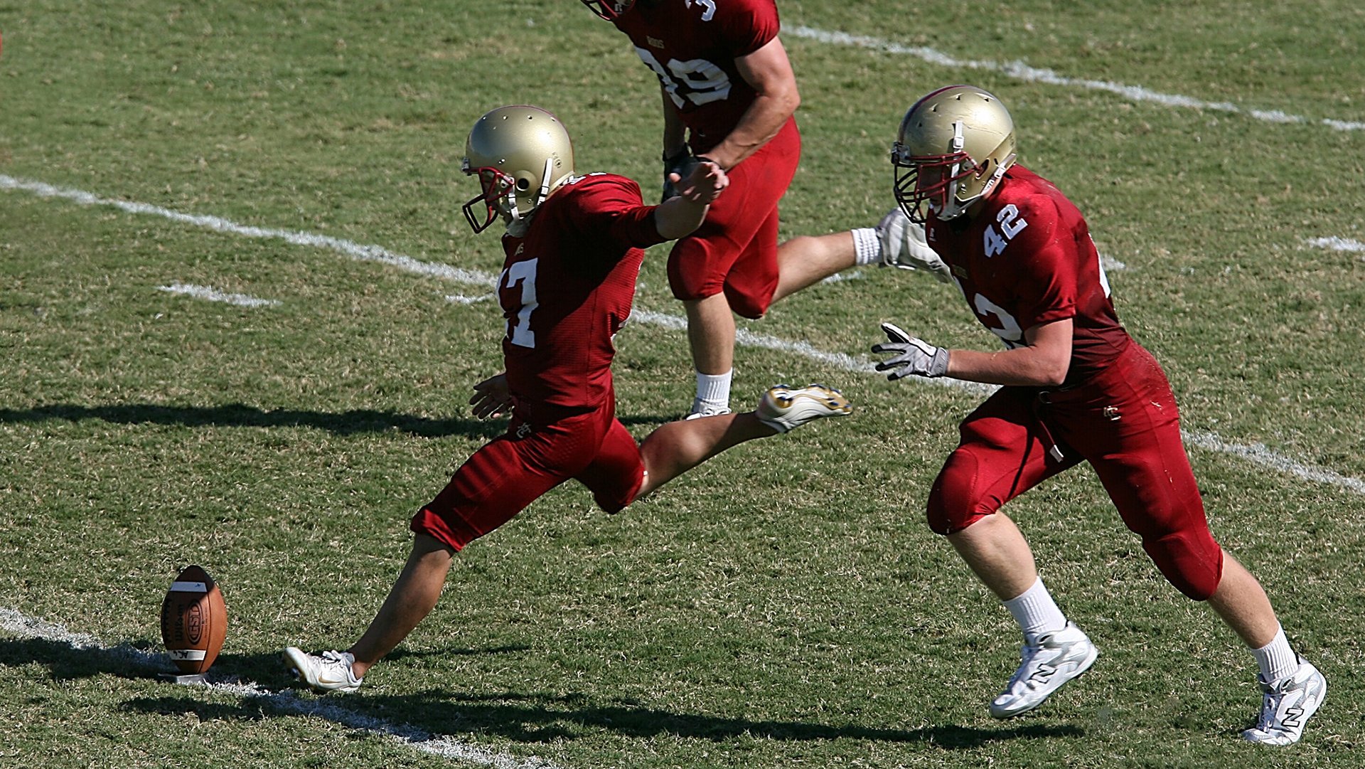 绿茵与硬木,跨越时空的决胜之心