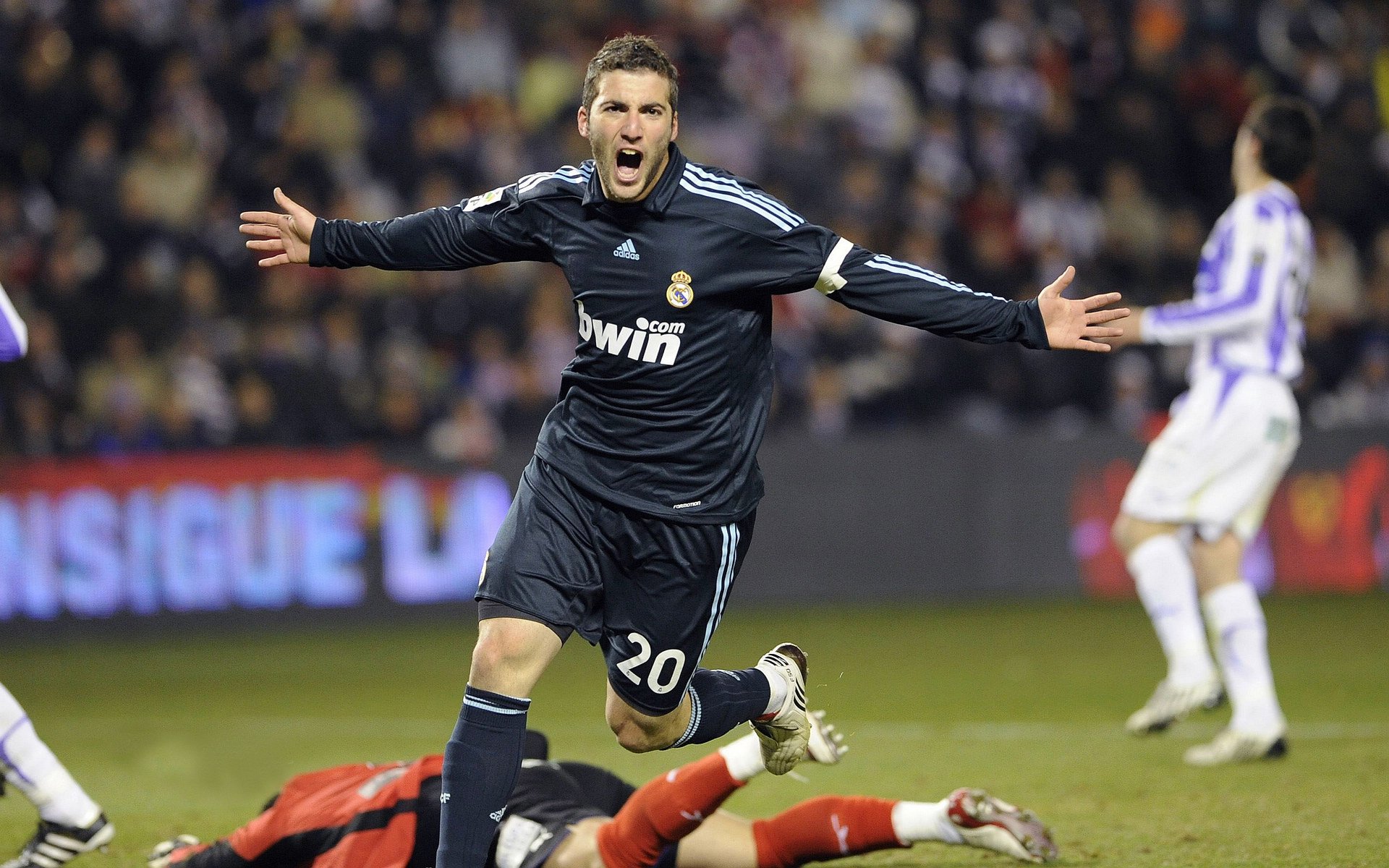 哈利伯顿扛起全队，新疆队一波带走尼克斯