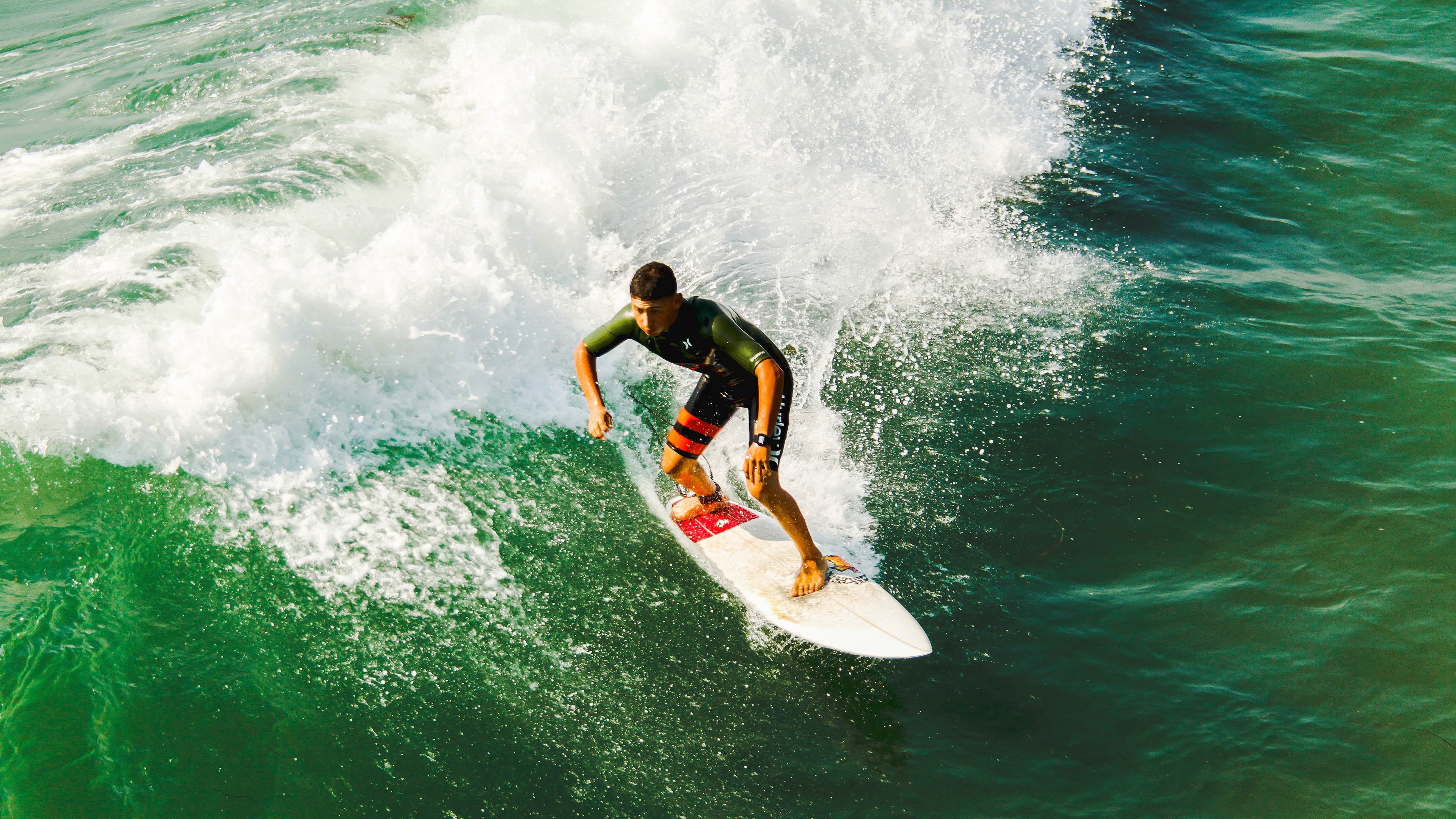布雷默的绝对统治，F1街道赛之夜，一场无可争议的传奇